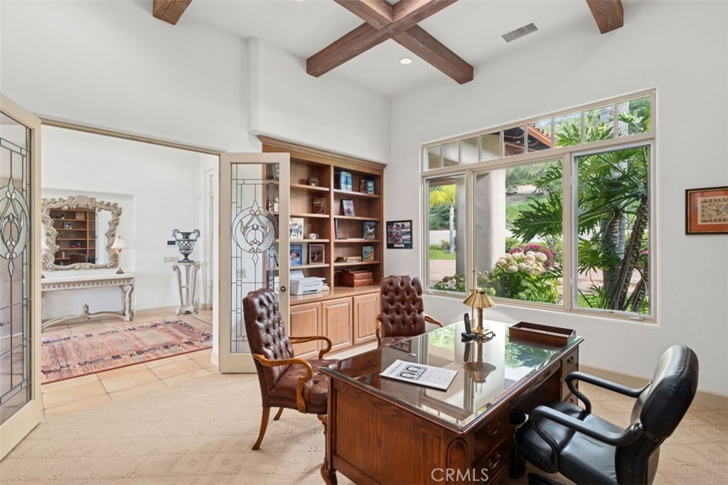 5228 Avenida Maravillas