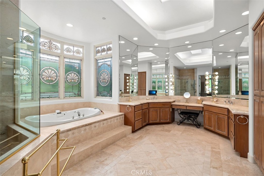 5228 Avenida Maravillas