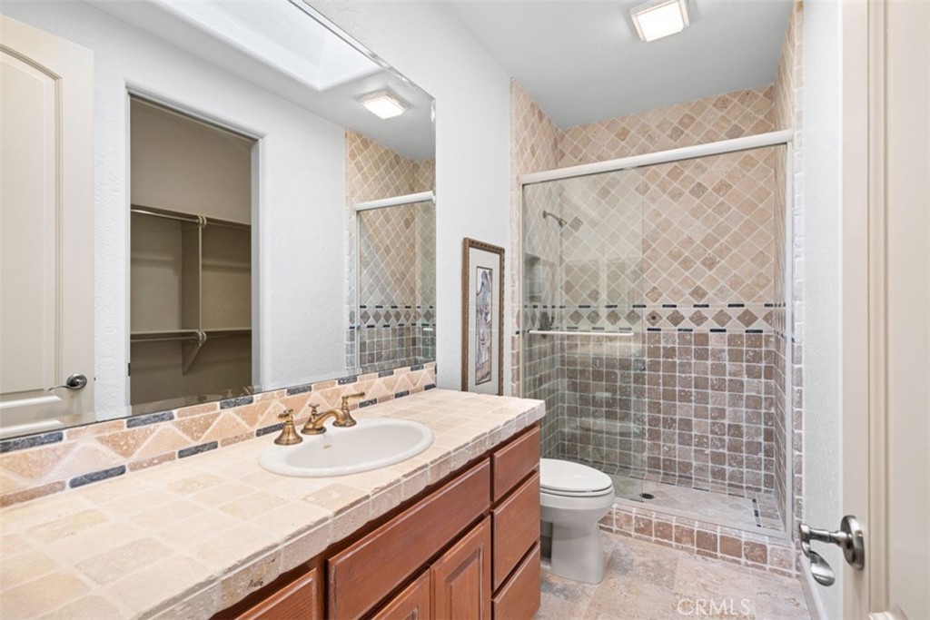 5228 Avenida Maravillas