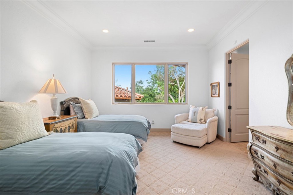 5228 Avenida Maravillas