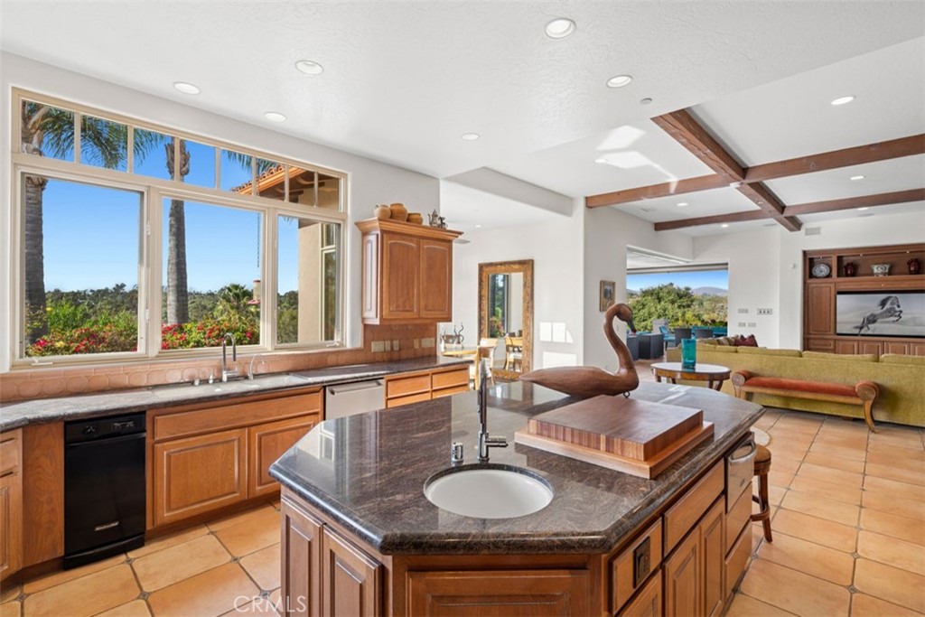 5228 Avenida Maravillas