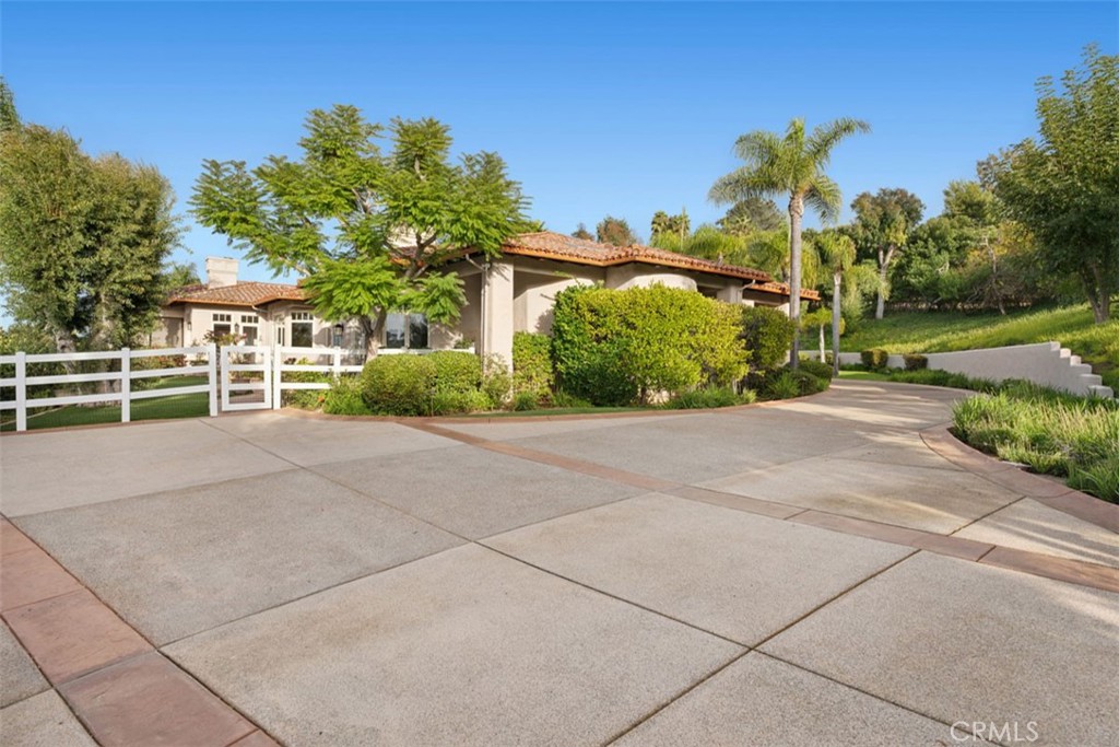 5228 Avenida Maravillas