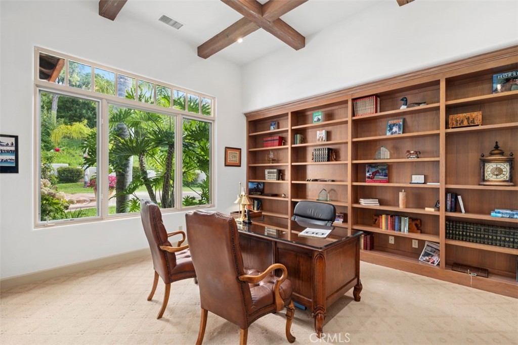 5228 Avenida Maravillas