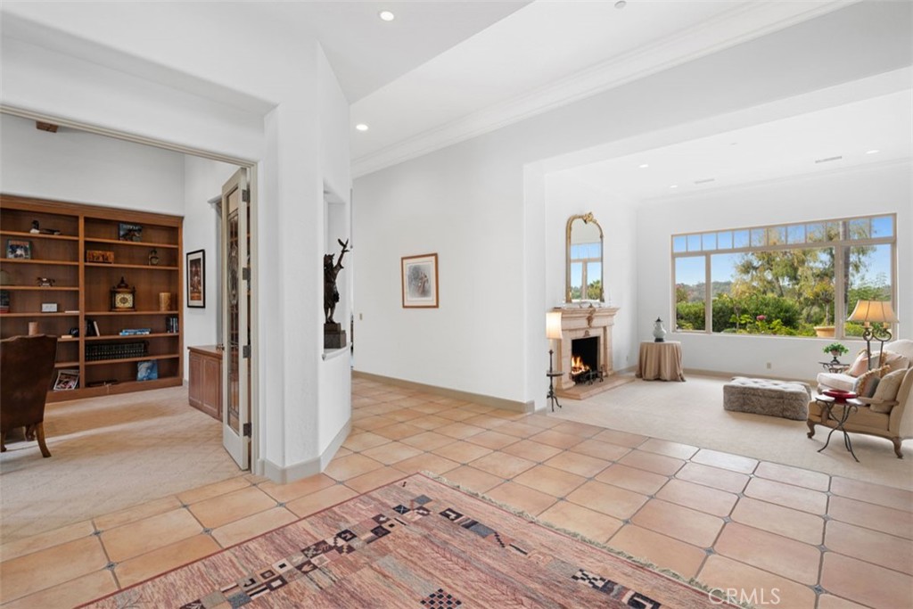 5228 Avenida Maravillas