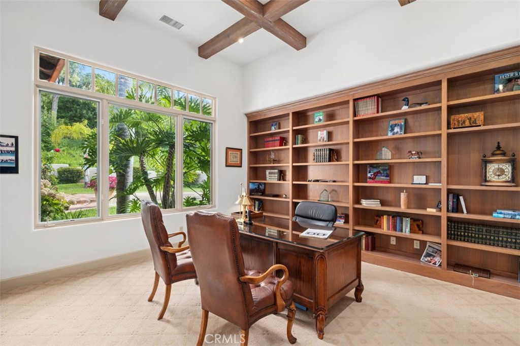 5228 Avenida Maravillas