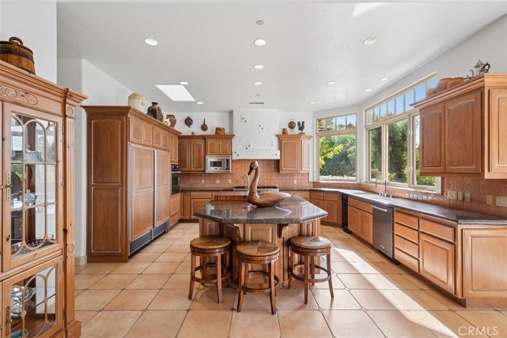 5228 Avenida Maravillas