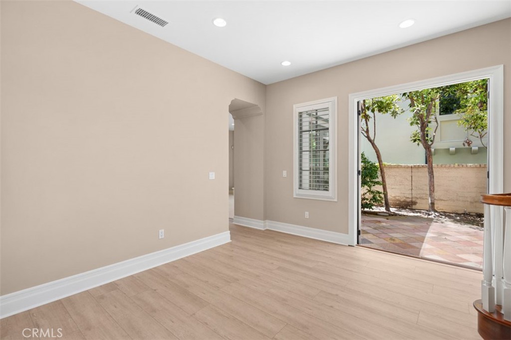 64 Sidney Bay