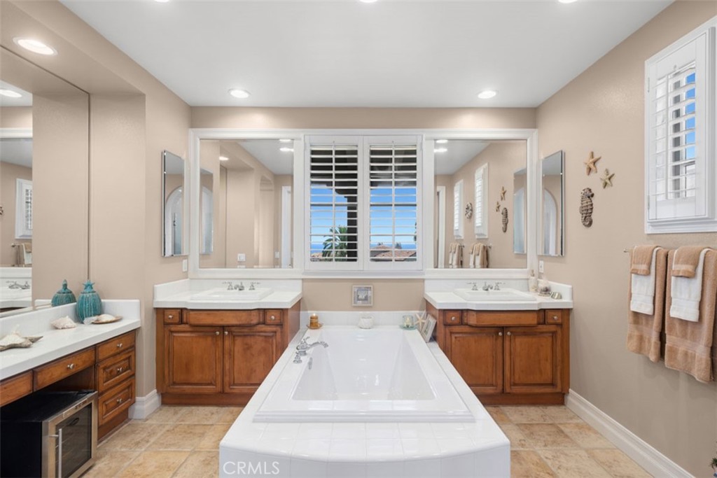 64 Sidney Bay