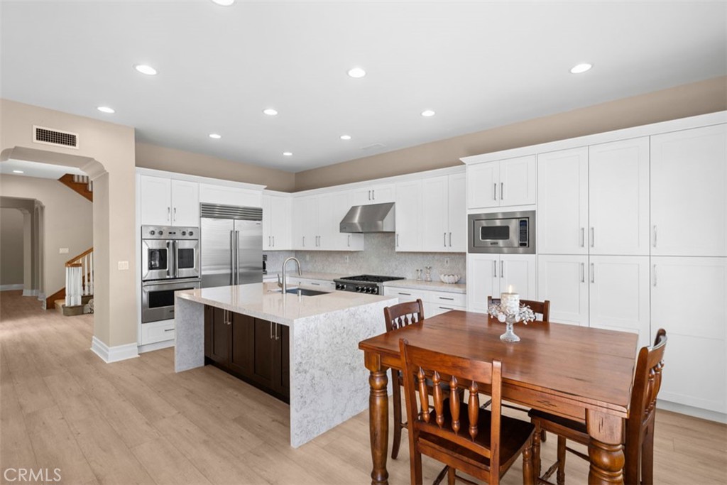 64 Sidney Bay