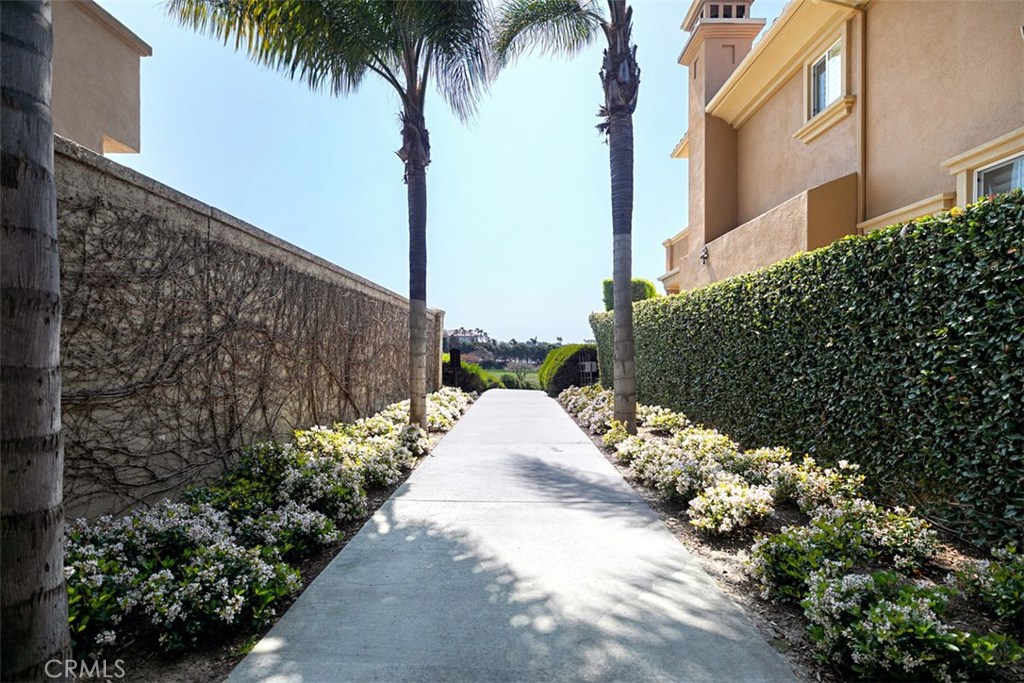 27 Via Monarca Street