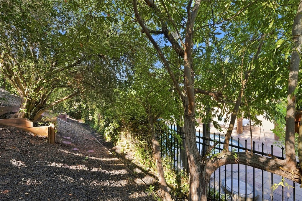 24112 Valyermo