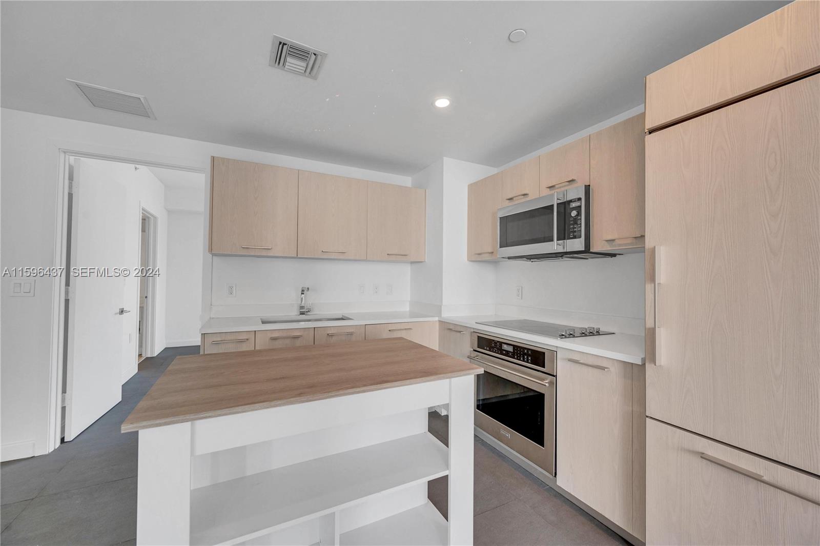 45 SW 9th Street 3901
