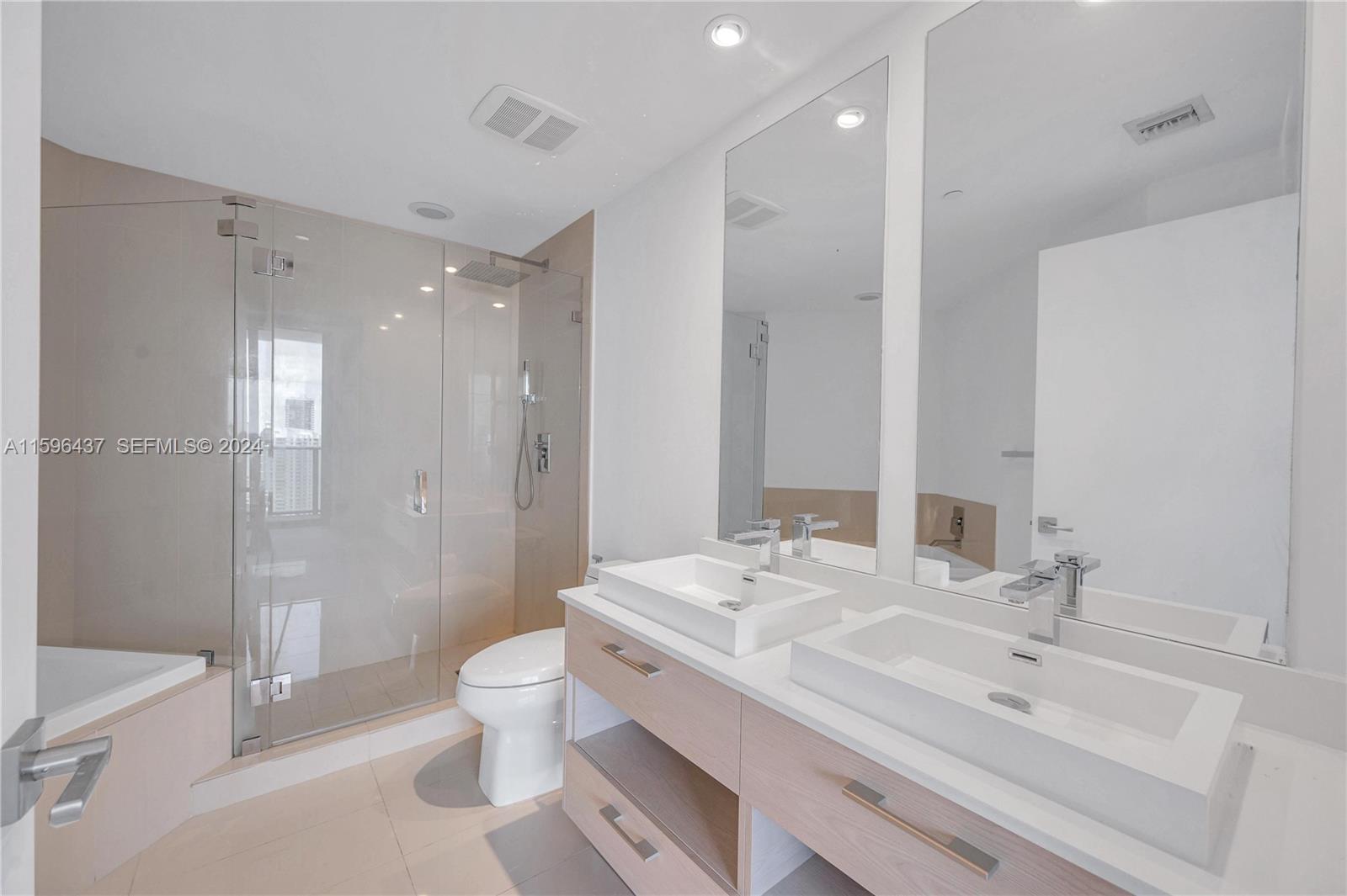45 SW 9th Street 3901