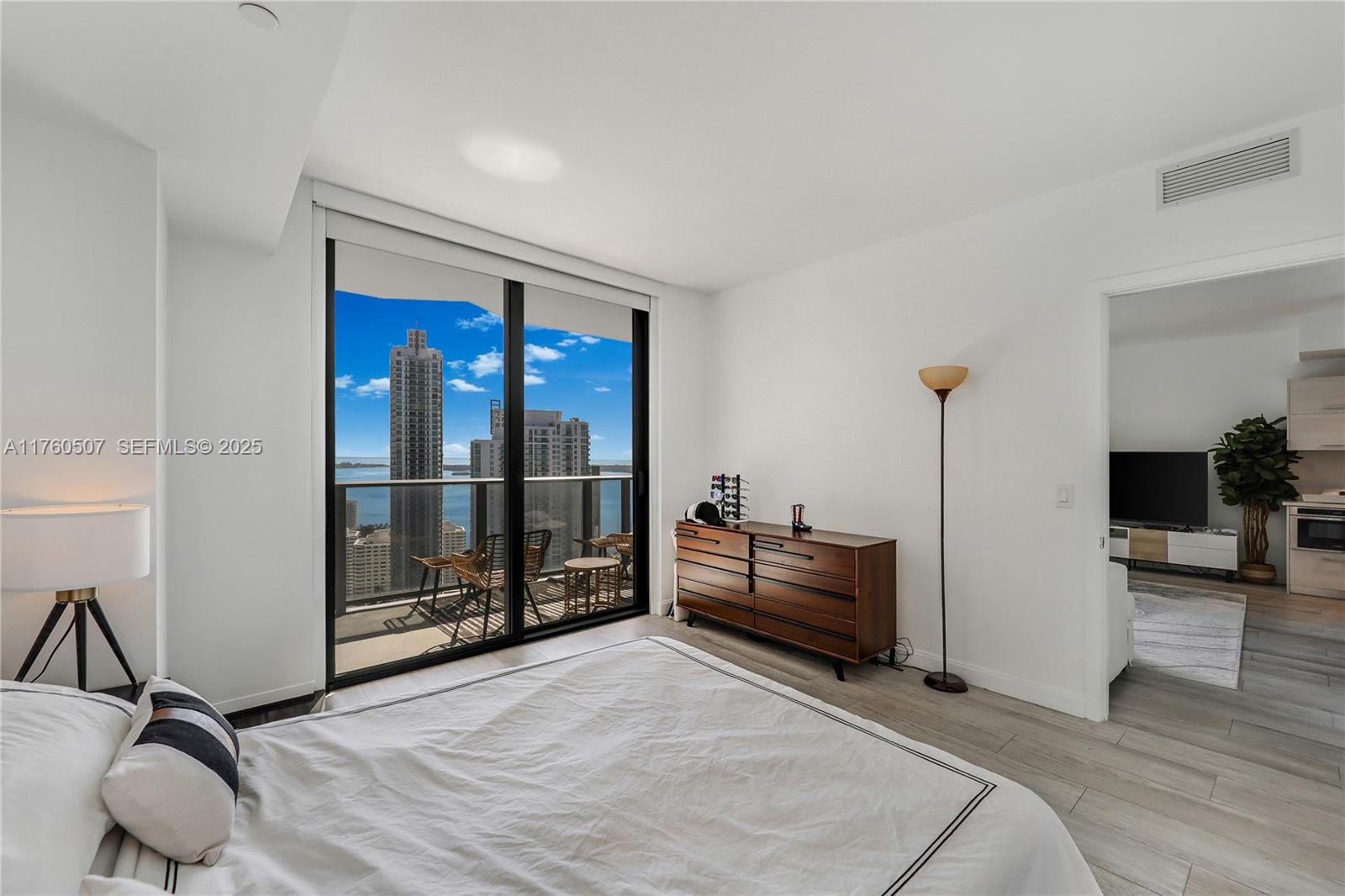 45 SW 9th Street 3702