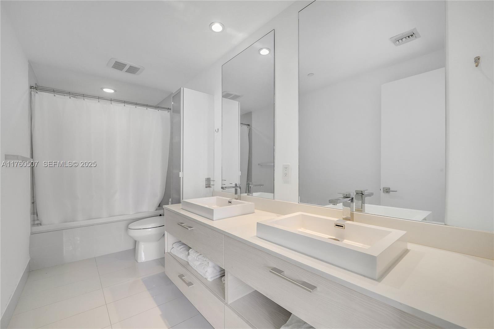 45 SW 9th Street 3702