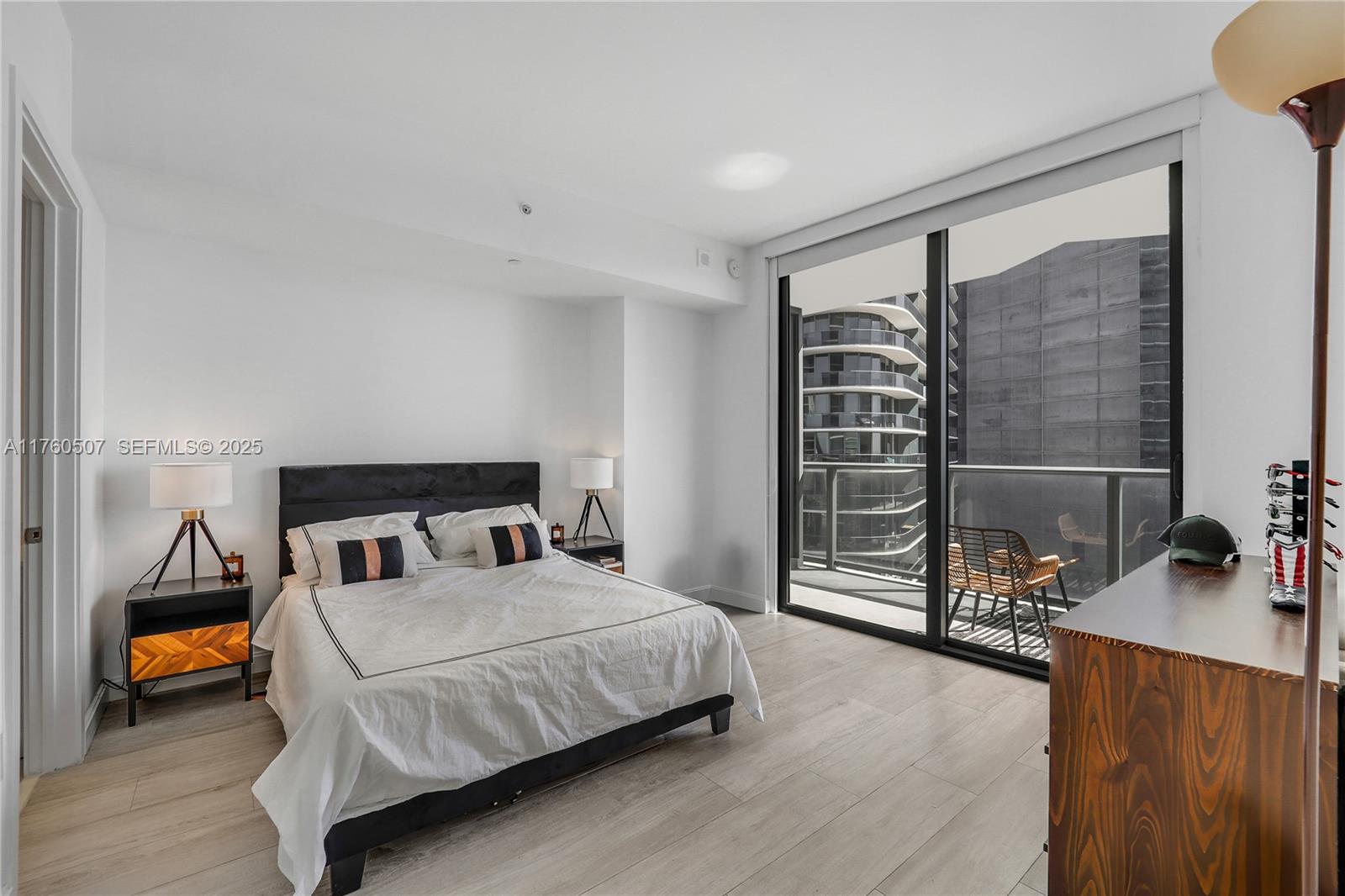 45 SW 9th Street 3702