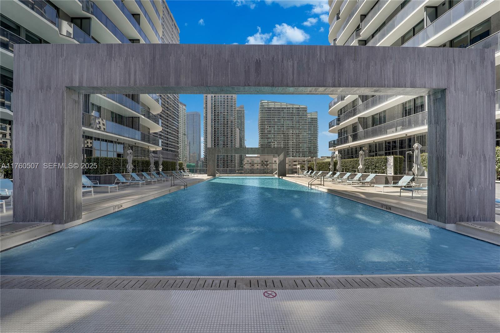 45 SW 9th Street 3702