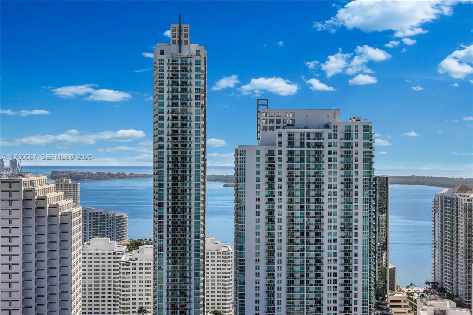 45 SW 9th Street 3702
