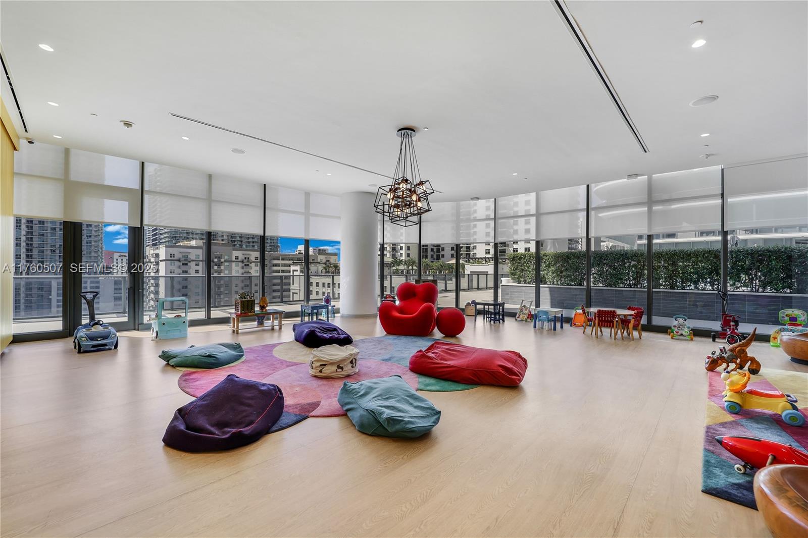 45 SW 9th Street 3702