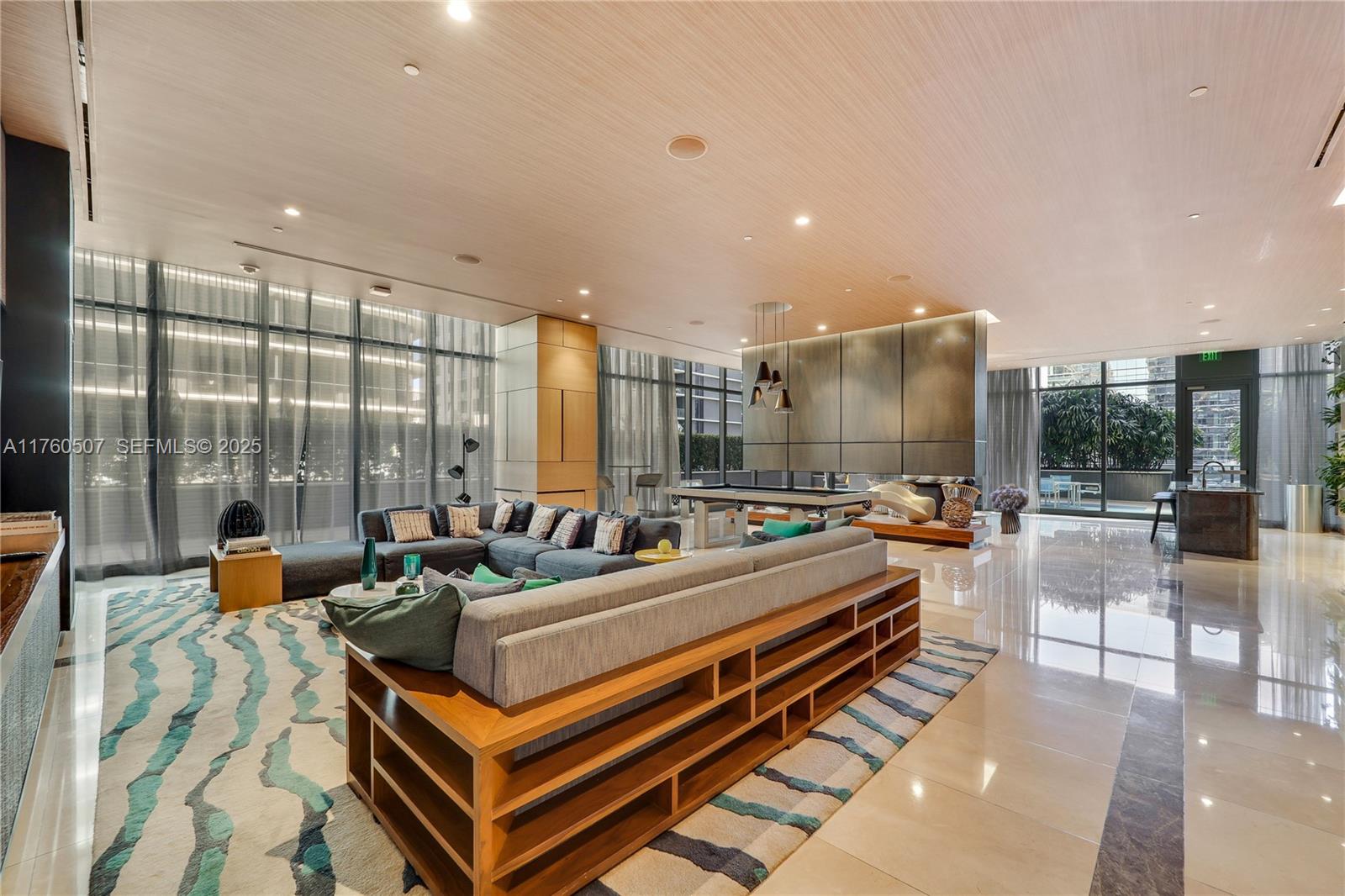 45 SW 9th Street 3702