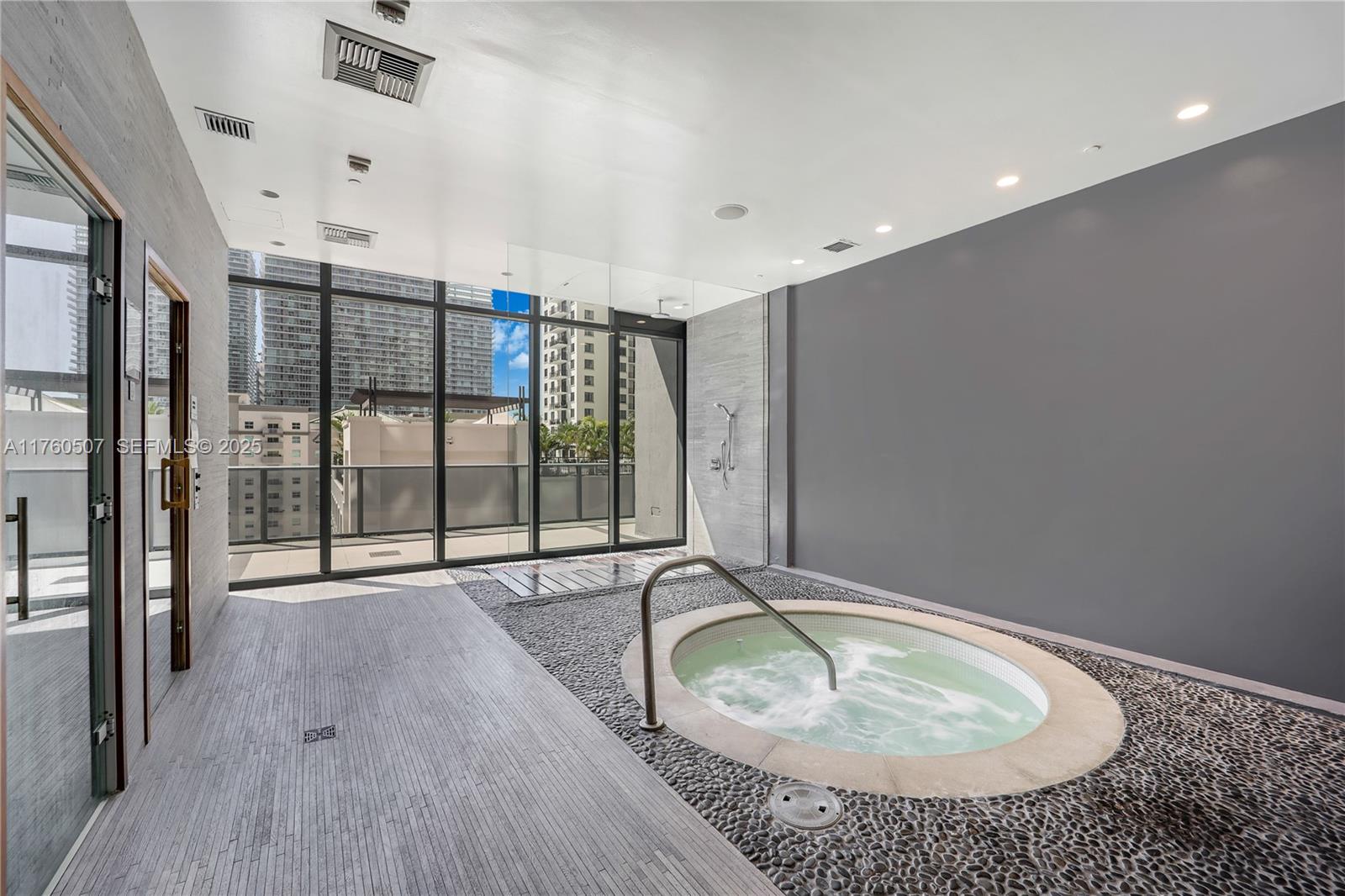 45 SW 9th Street 3702