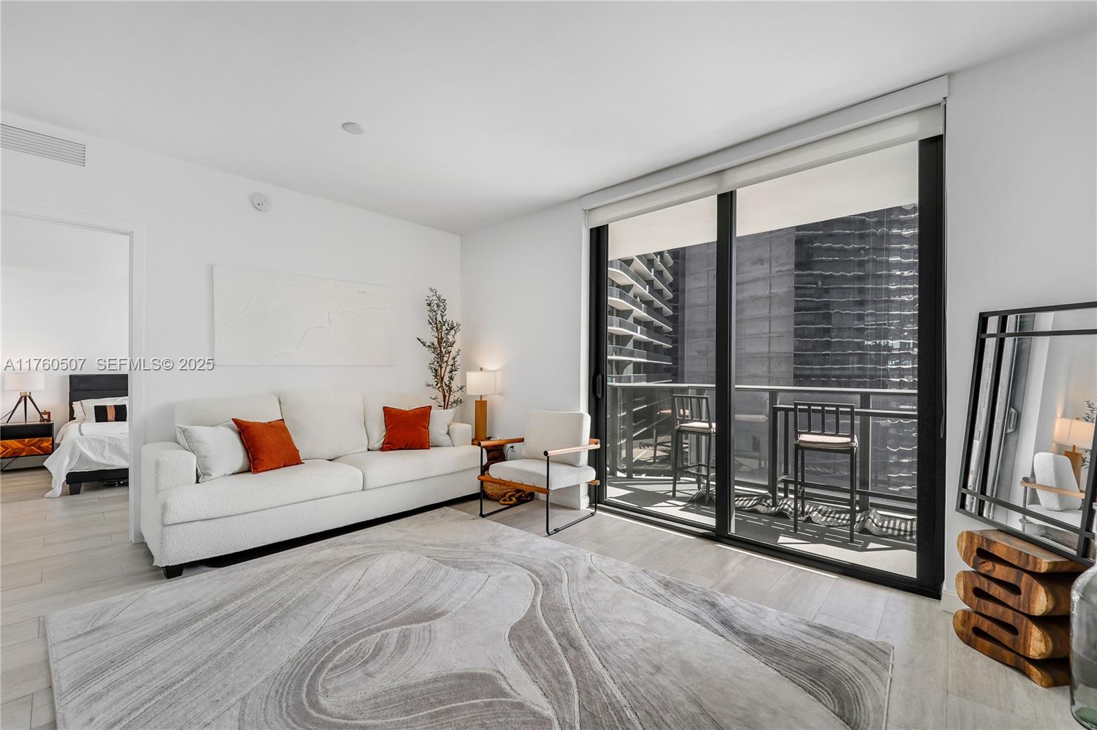 45 SW 9th Street 3702