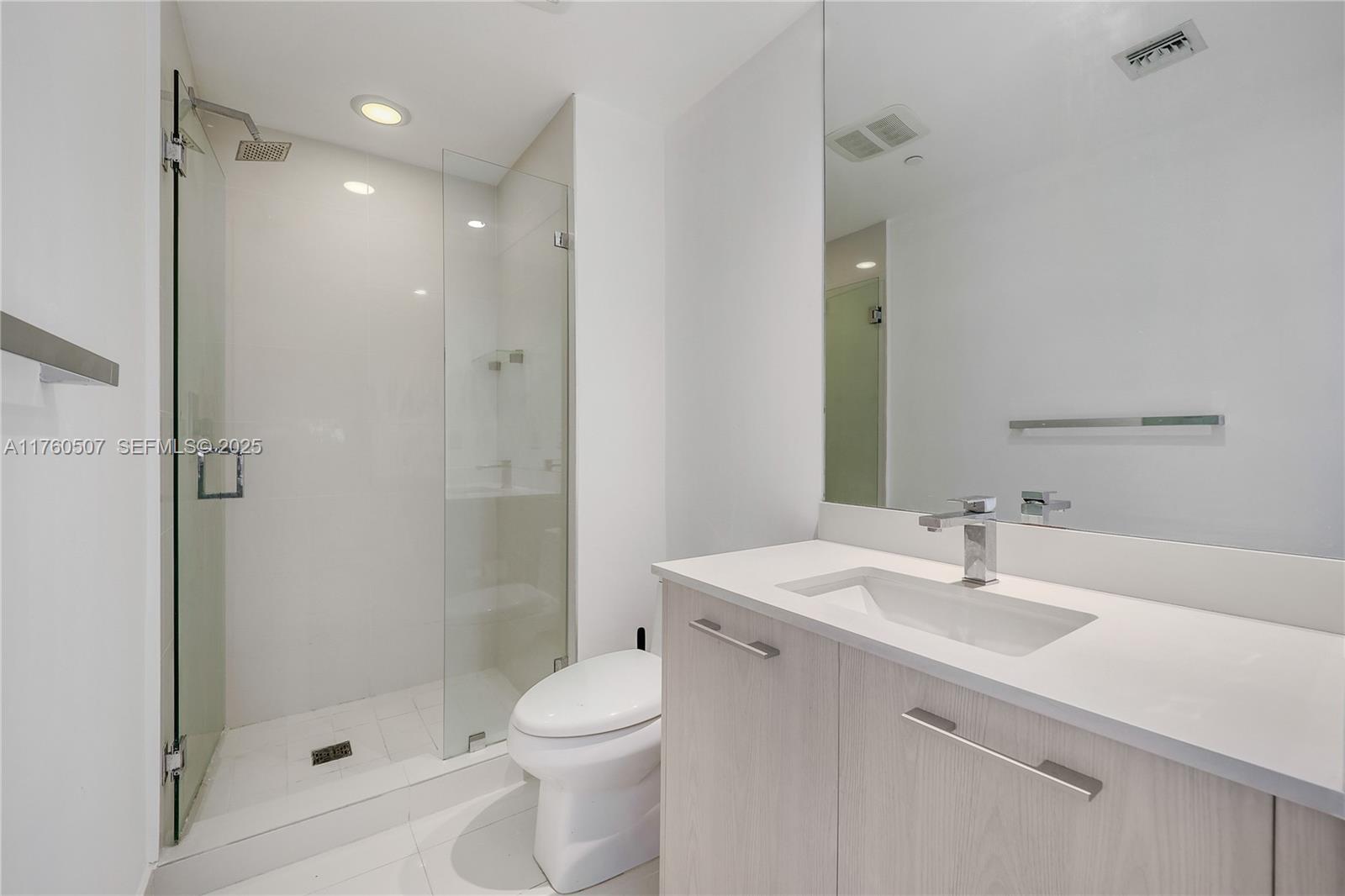 45 SW 9th Street 3702