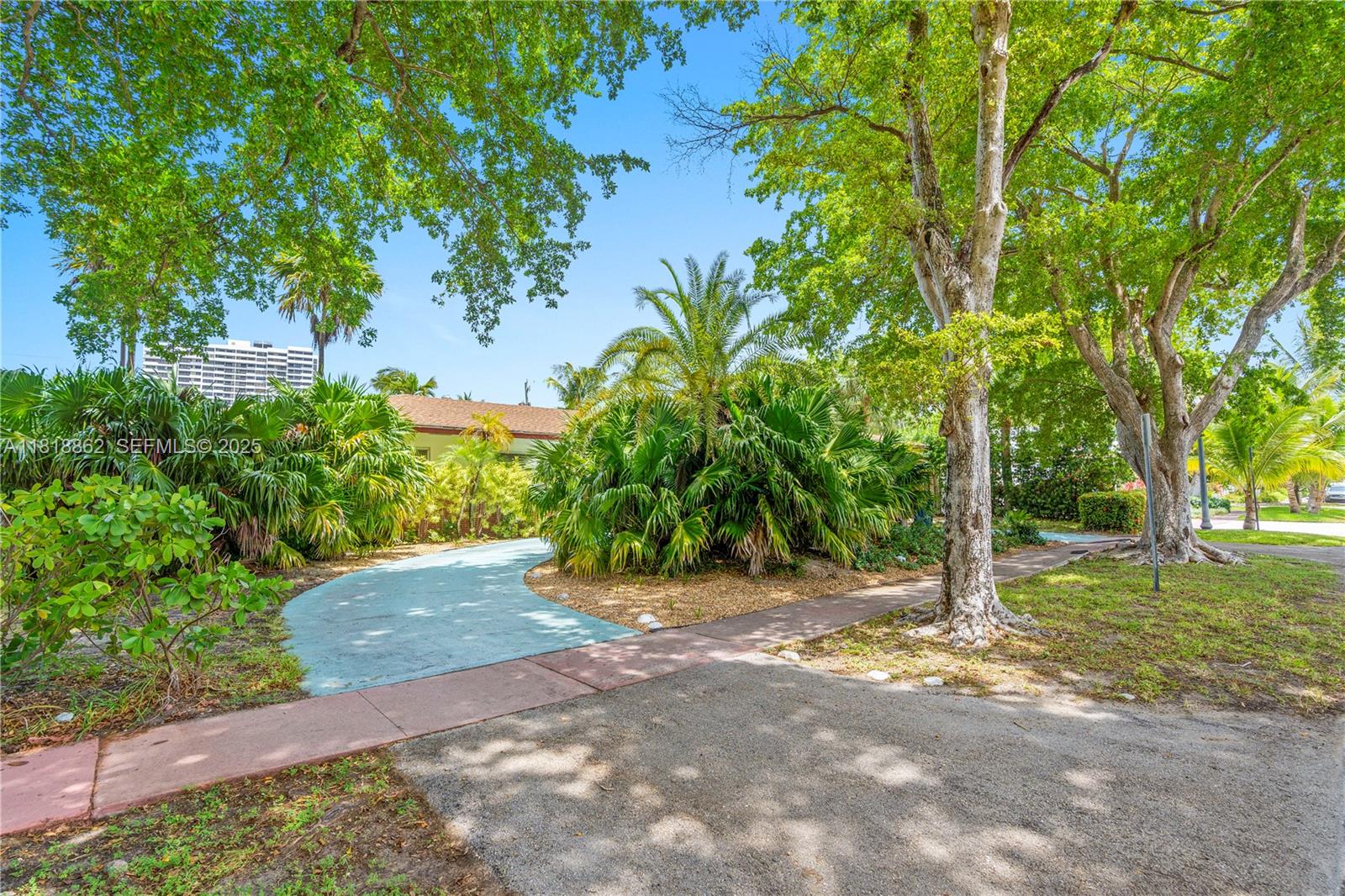 2525 Flamingo Place