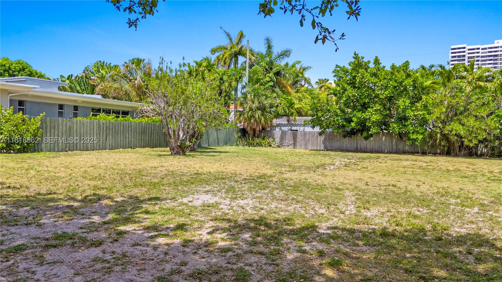 2525 Flamingo Place