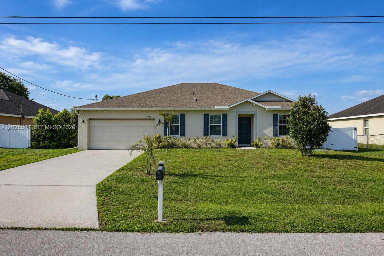 1025 SW Sarto Ln, Port St. Lucie
