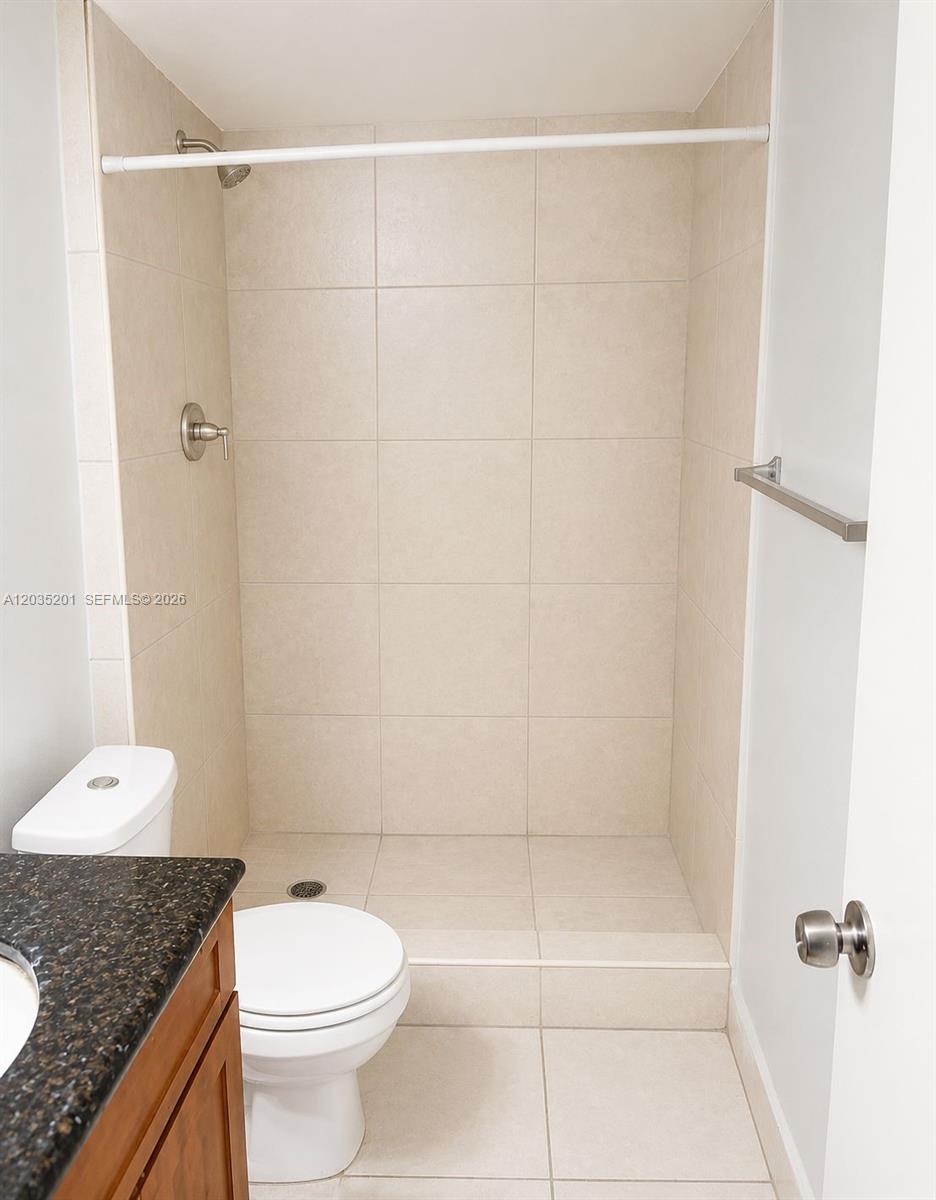 484 NW 165th St Rd # 109 Unit: A-109