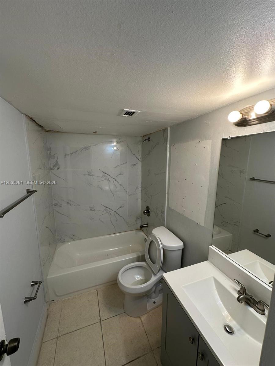 484 NW 165th St Rd # 109 Unit: A-109