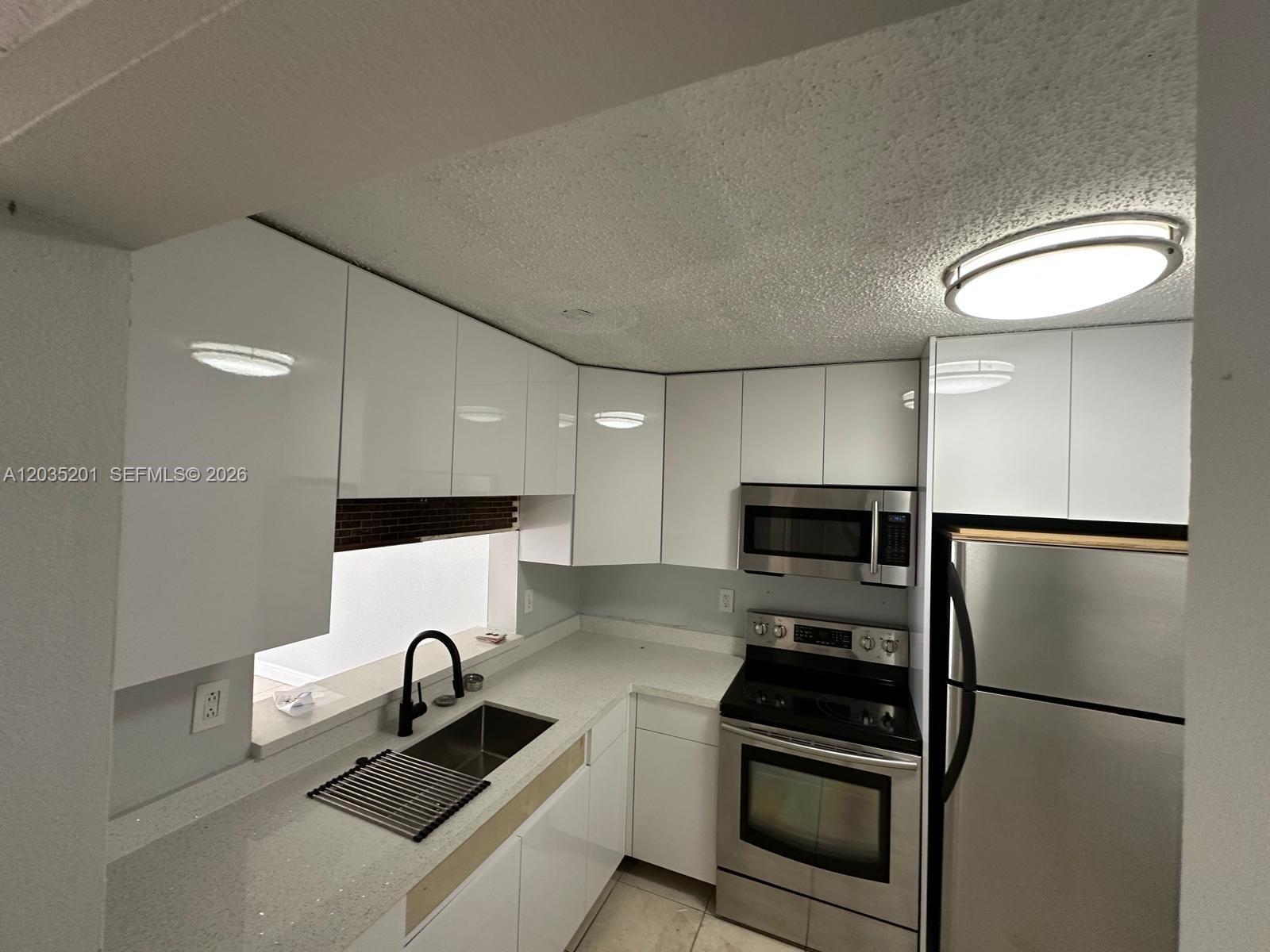 484 NW 165th St Rd # 109 Unit: A-109