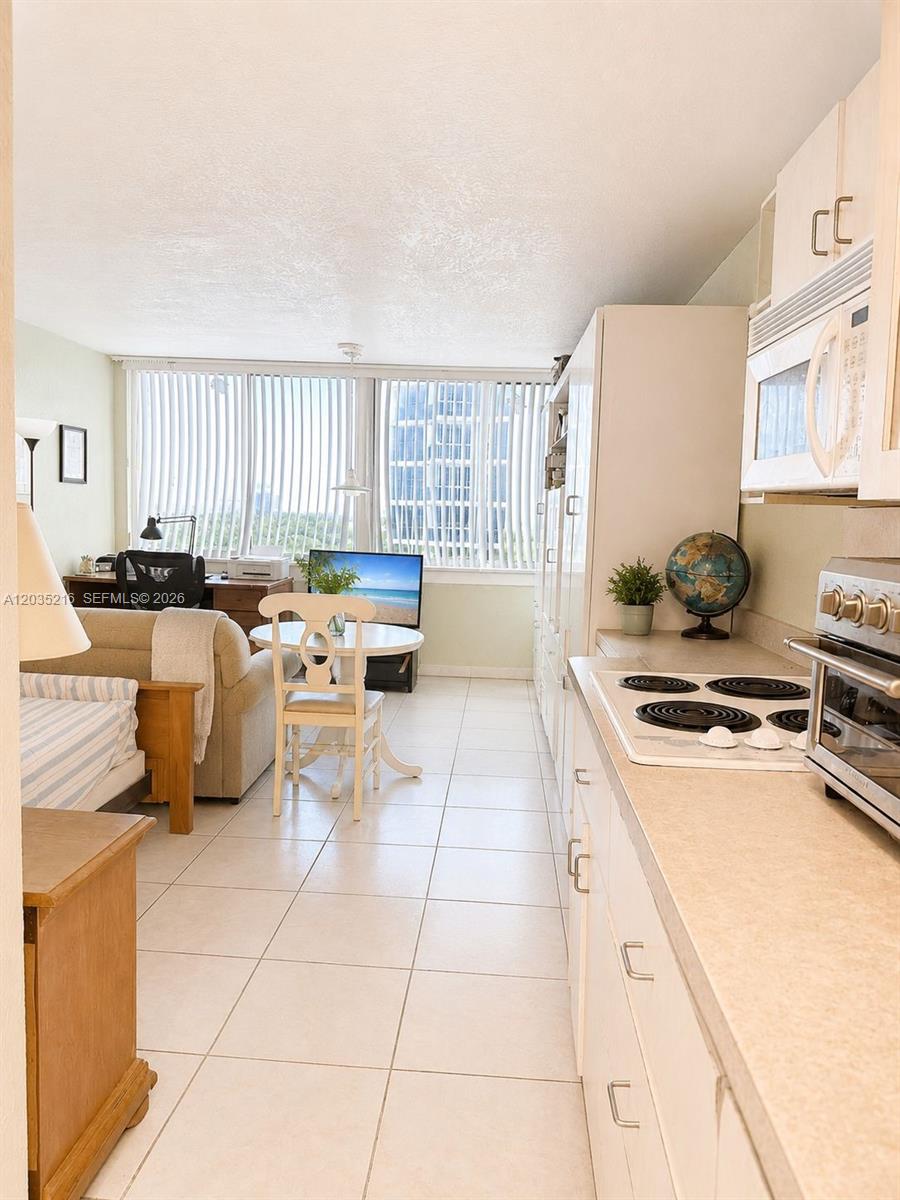 19201 Collins Ave # 527