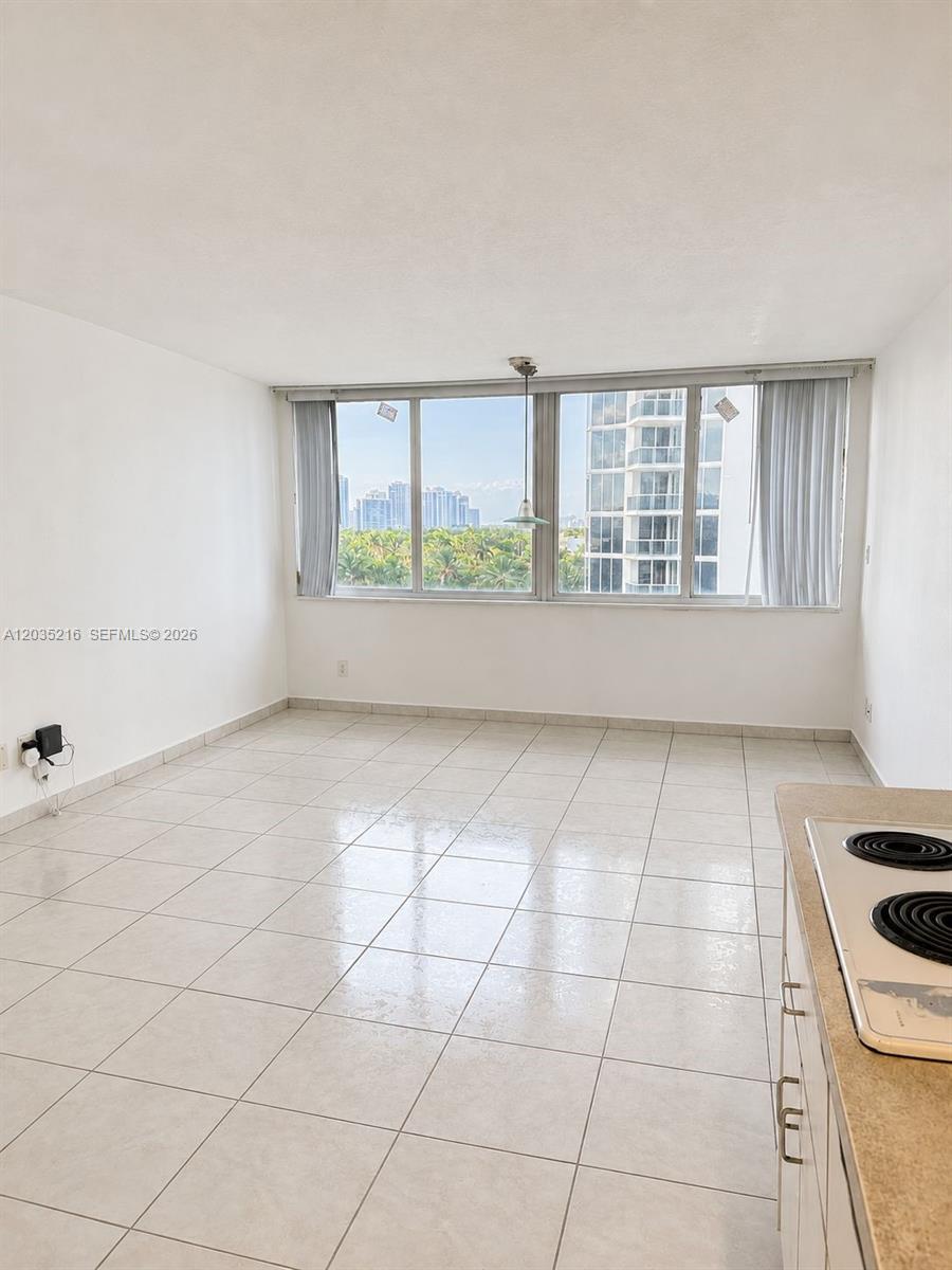 19201 Collins Ave # 527