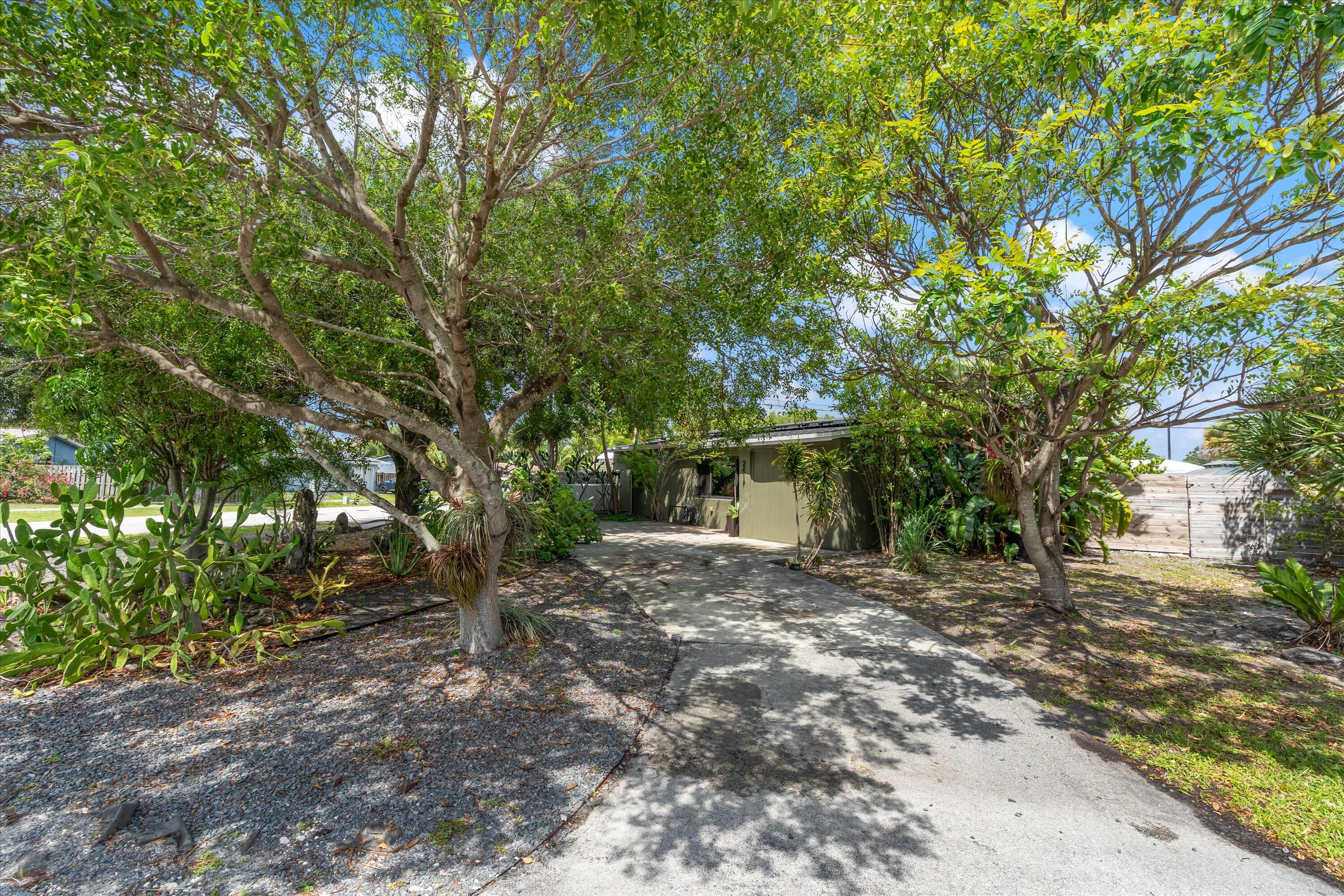 2417 NE 13th Terrace