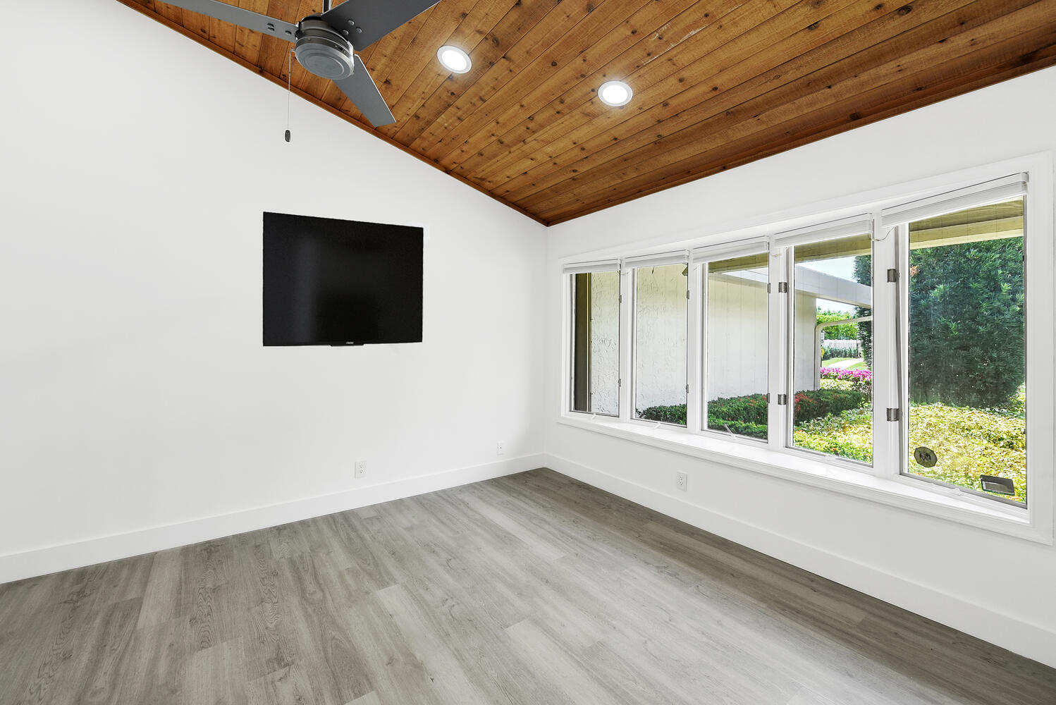 3185 St James Drive