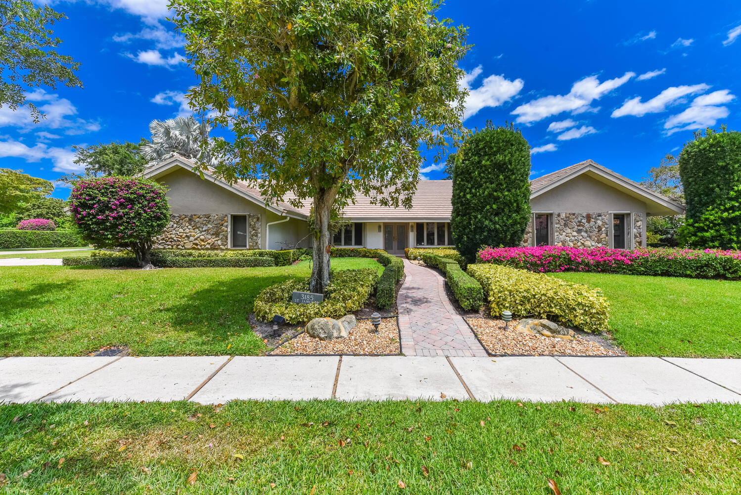 3185 St James Drive