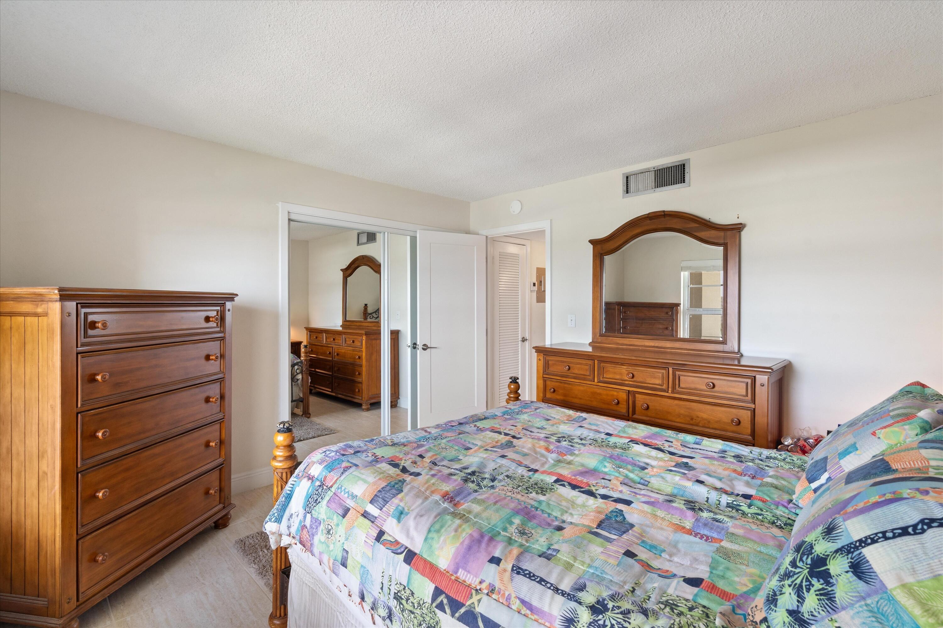 1021 Hillsboro Mile