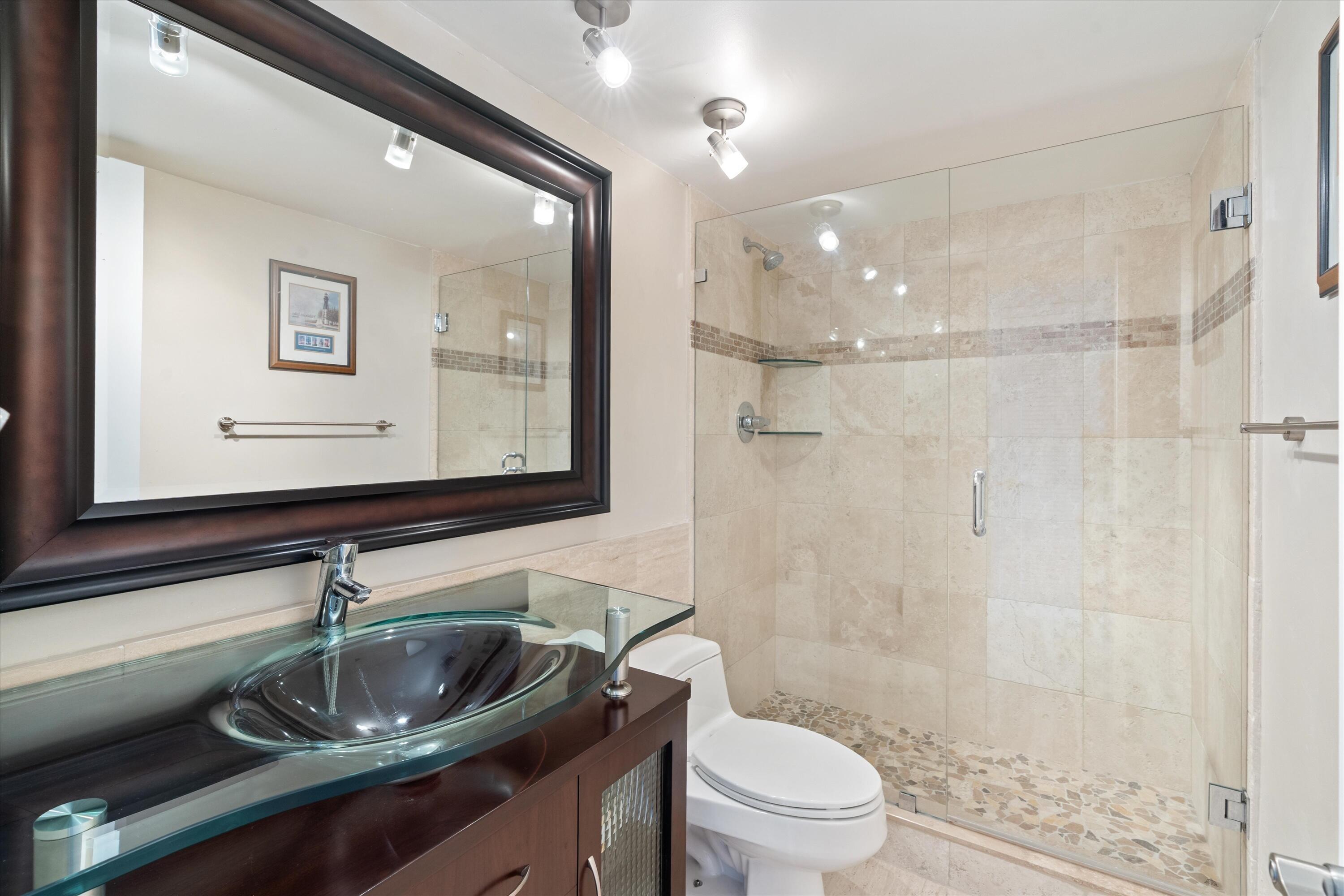 1021 Hillsboro Mile
