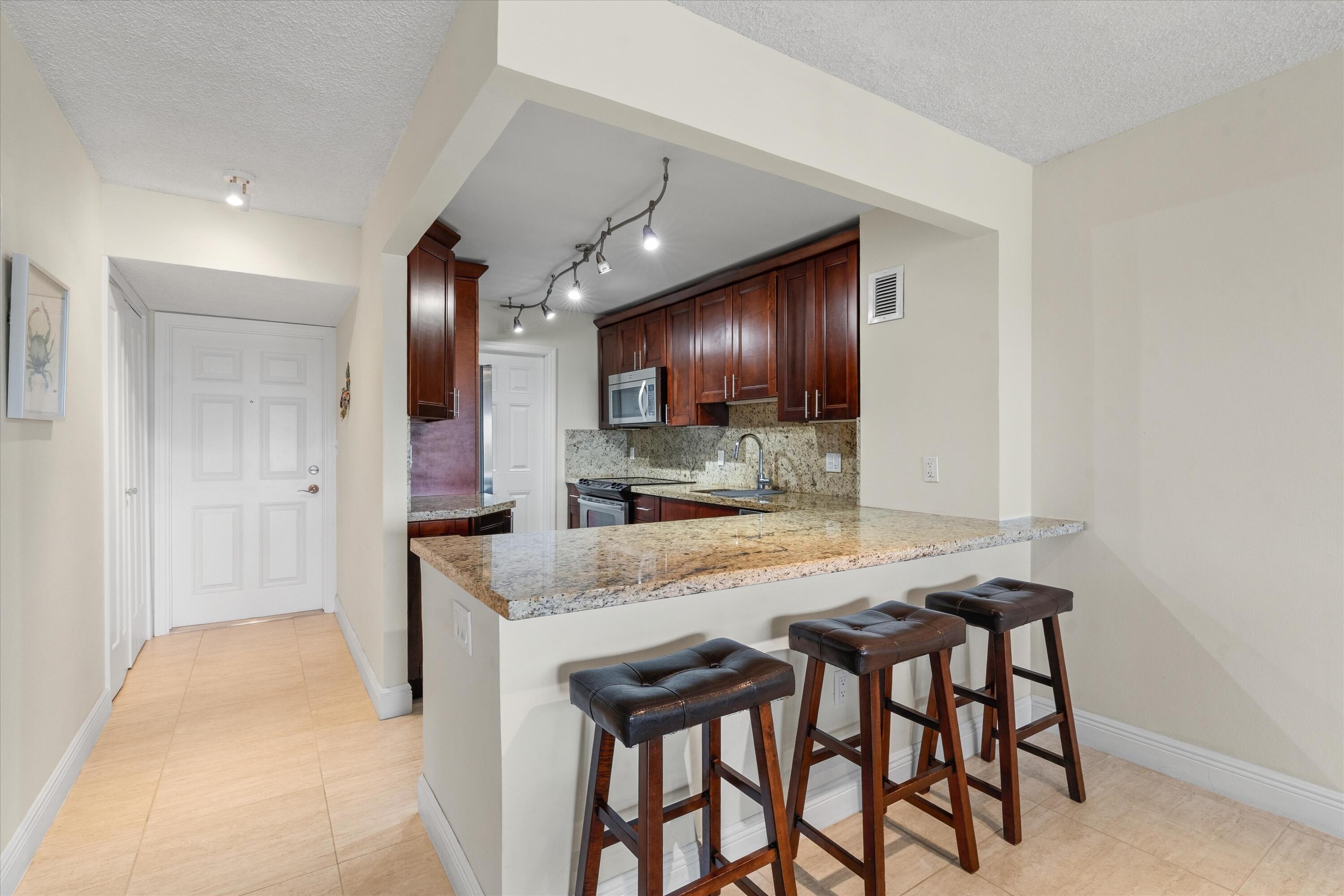 1021 Hillsboro Mile