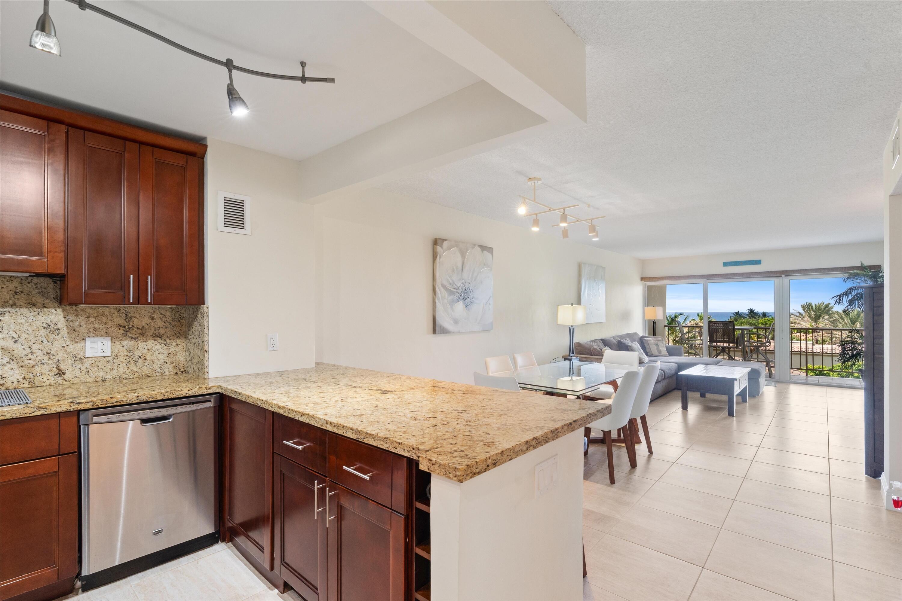 1021 Hillsboro Mile