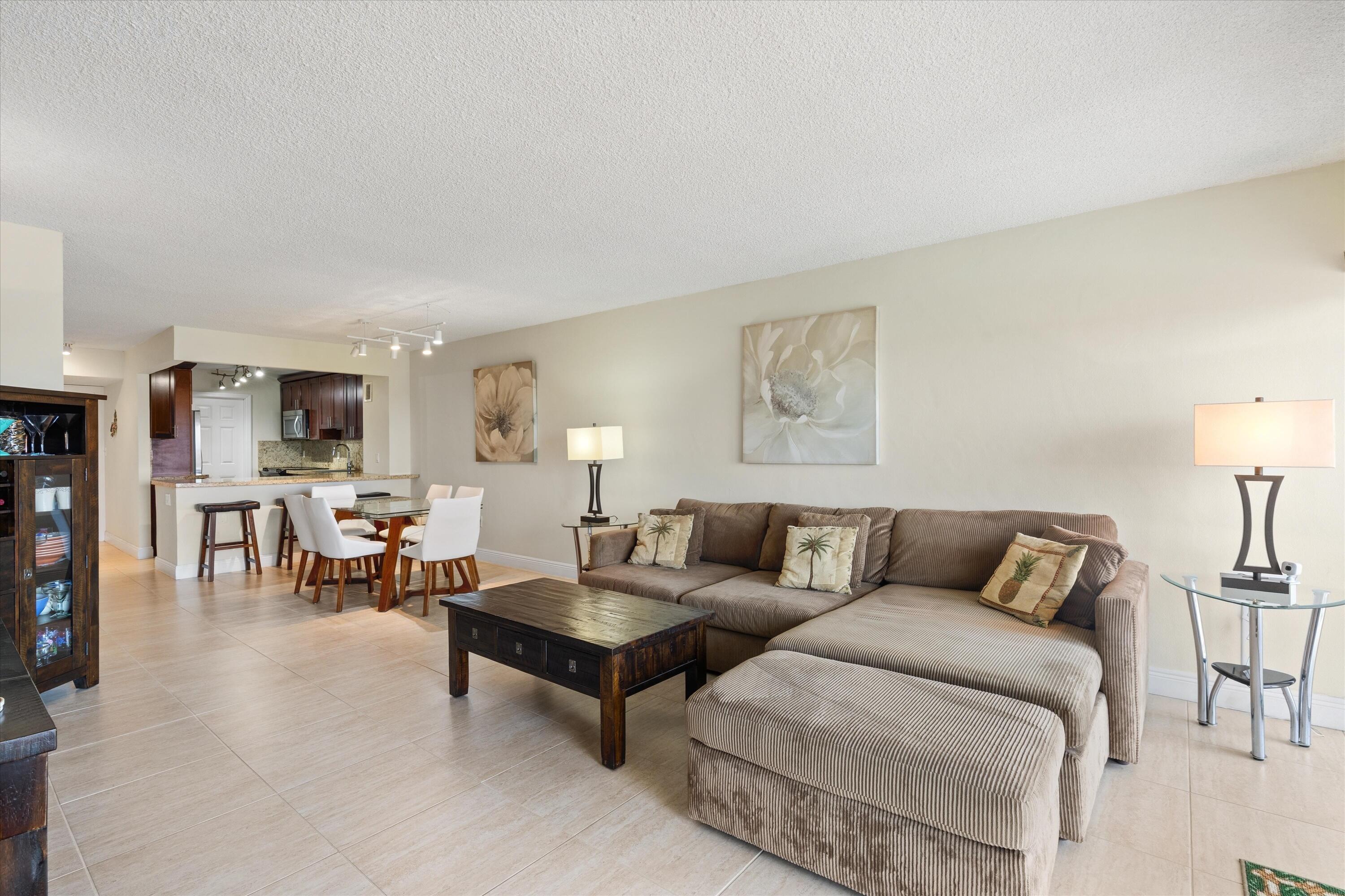 1021 Hillsboro Mile