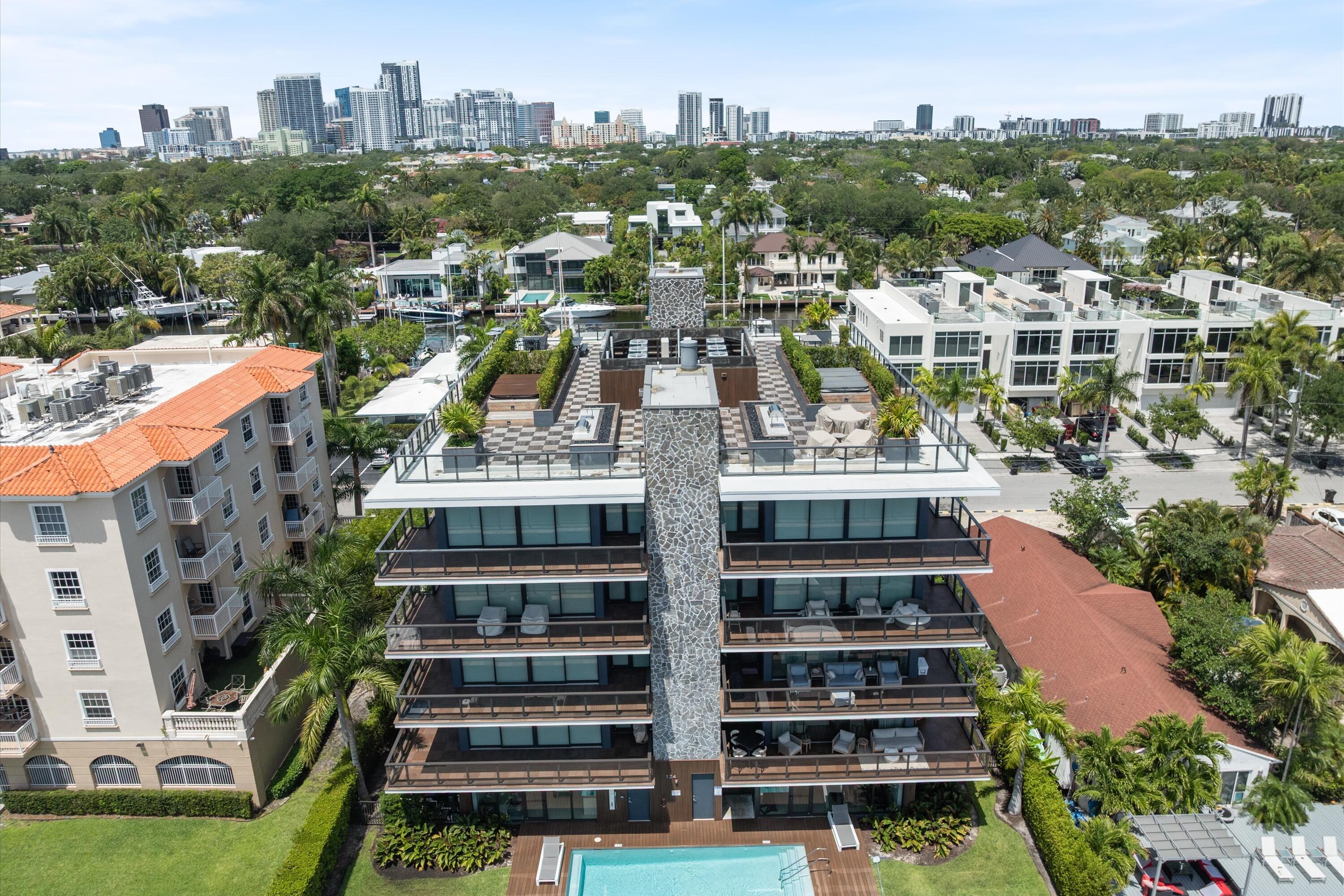 124 HENDRICKS Isle PH401