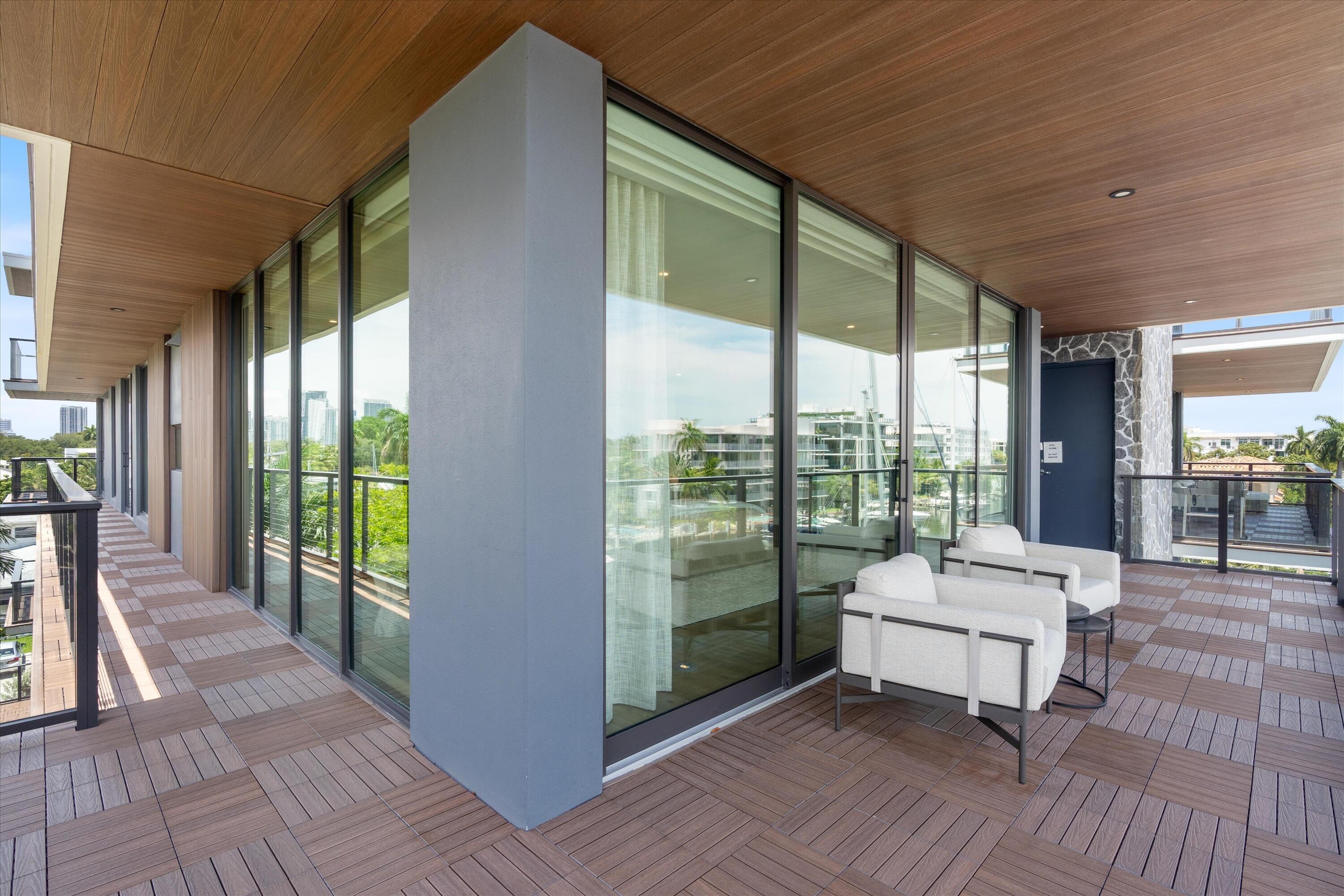 124 HENDRICKS Isle PH401