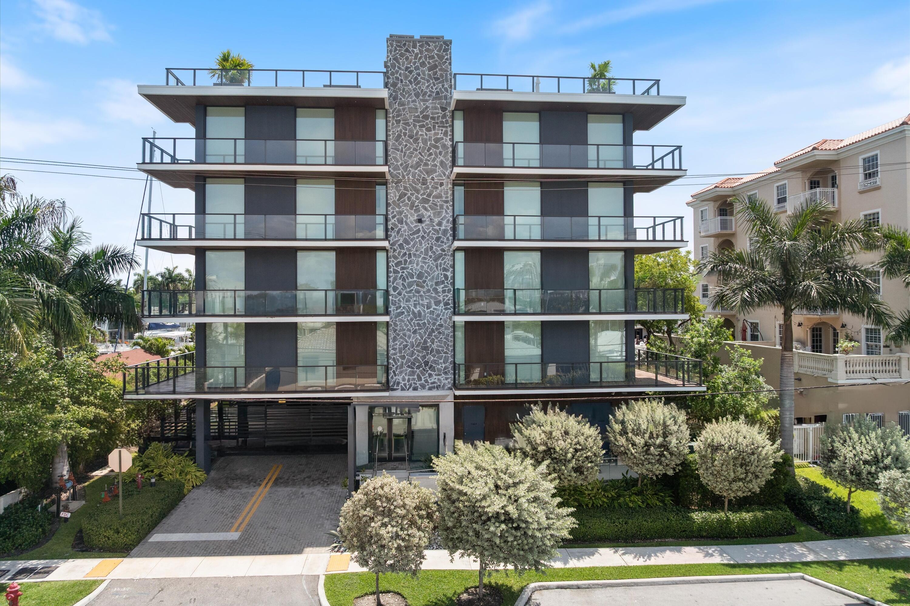 124 HENDRICKS Isle PH401