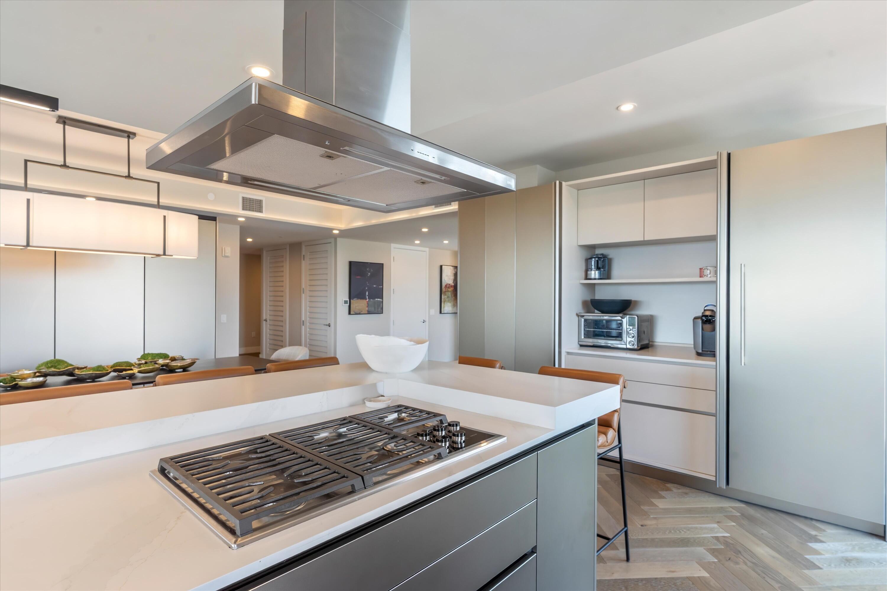 124 HENDRICKS Isle PH401