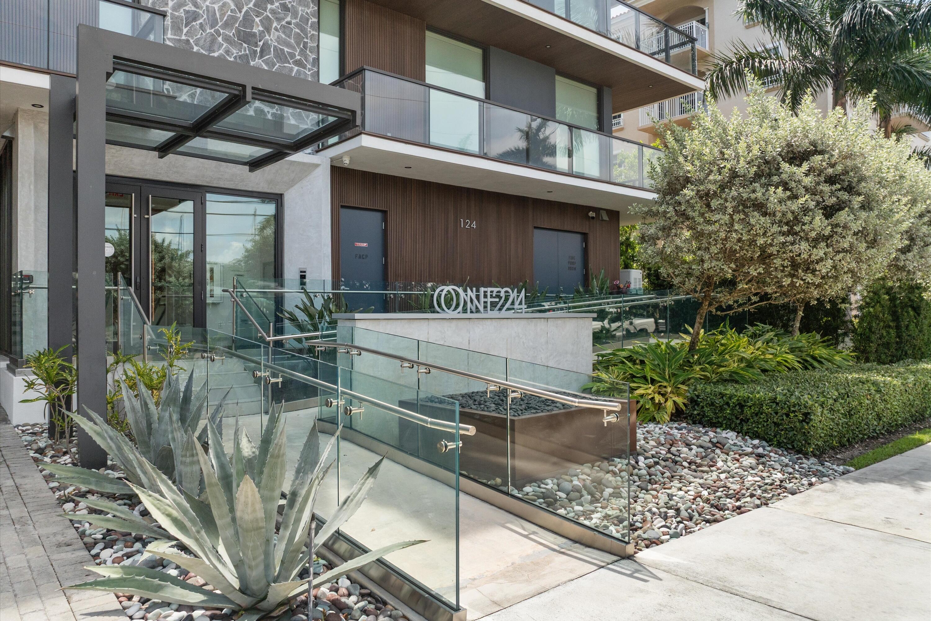 124 HENDRICKS Isle PH401
