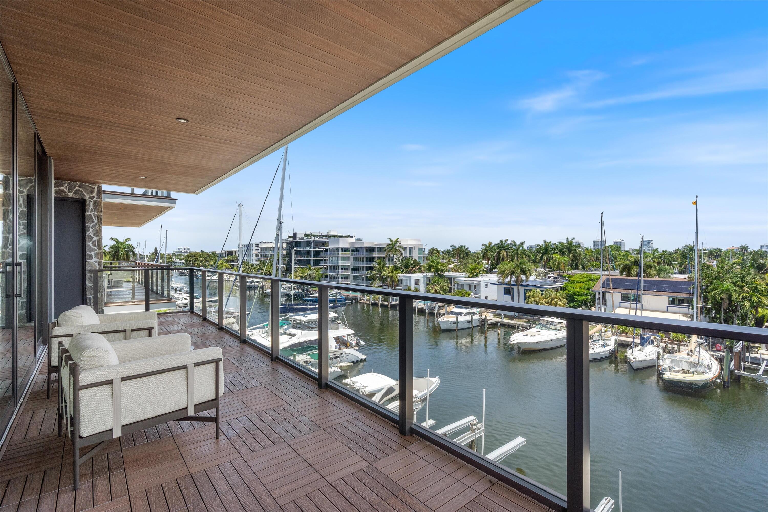 124 HENDRICKS Isle PH401