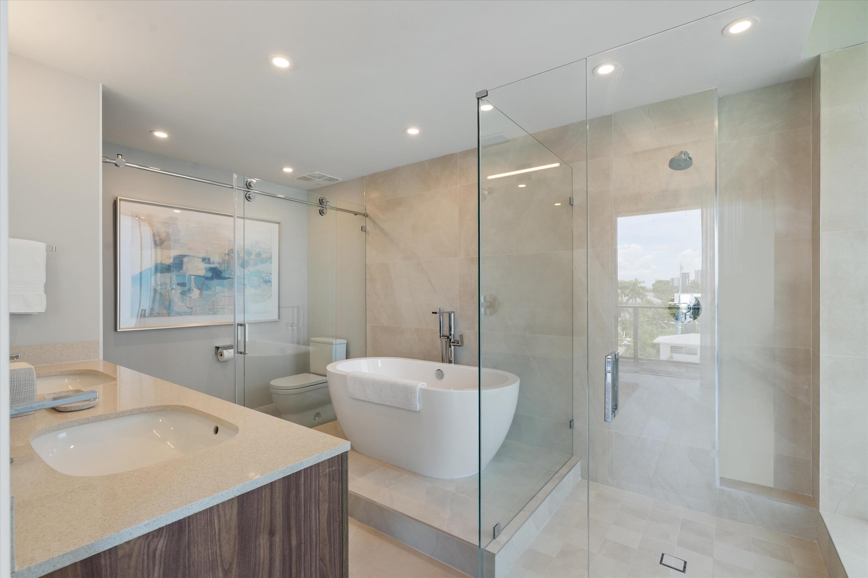124 HENDRICKS Isle PH401